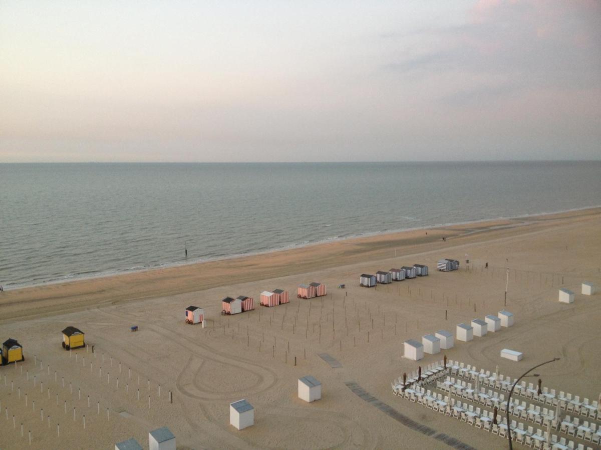 Appartement Zeedijk44 - Frontal Sea View Penthouse à La Panne Extérieur photo